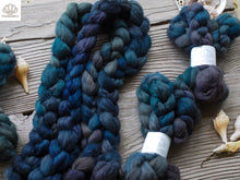 Load image into Gallery viewer, Llama Combed Top - 4 oz
