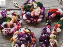 Load image into Gallery viewer, Montbretia and Heather SW Merino Combed Top- 4 oz braid
