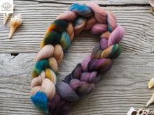 Load image into Gallery viewer, Montbretia and Heather Cormo Combed Top- 4 oz braid
