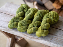 Load image into Gallery viewer, Peridot Corrie Sock
