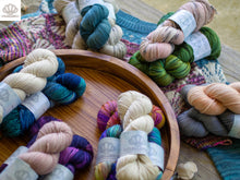 Load image into Gallery viewer, Seashell Pullover MCN Fingering Weight Kit

