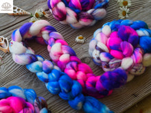 Load image into Gallery viewer, Spinning Sirens SW Merino Combed Top- 4 oz braid
